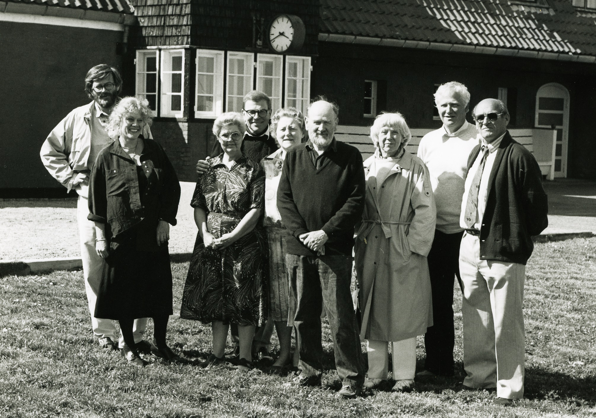 Personer på foto fra indvielsen af Udstillingssalen 19/05-1991 Fra venstre Jørgen Jespersen, Inge Lise Westman, Nora Gad Jensen , ukendt, Inge Madsen, Ole Christensen, Rosa Køie, ukendt og Poul Christensen Bøgelund
